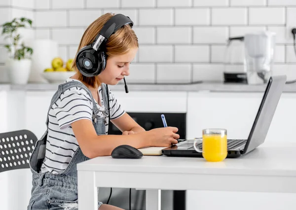 Preteen Girl Studying Wearing Headphones Online Learning Lesson Home Pandemic — Foto de Stock