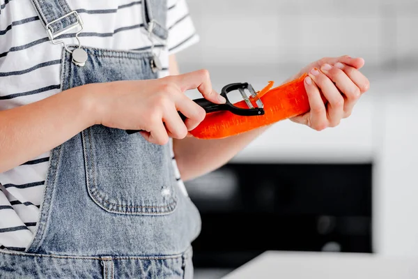 Preteen Girl Hand Pilling Carrot Kitchen Closeup Child Orange Vegetables — Stockfoto