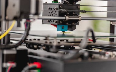 Tasarım geliştirme sürecinin yakın görüntüsü og modern 3D yazıcı