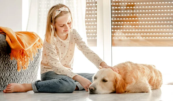 Preteen Girl Golden Retriever Dog Lying Floor Smiling Pretty Child — Stockfoto