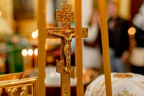 Ortodoxa Kyrkan Kristendomen Festlig Inredning Med Brinnande Ljus Och Ikon — Stockfoto