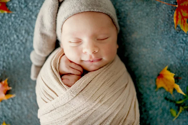 Newborn Baby Boy Swaddled Fabric Sleeping Knitted Pumpkin Toy Decoration — Stock Photo, Image