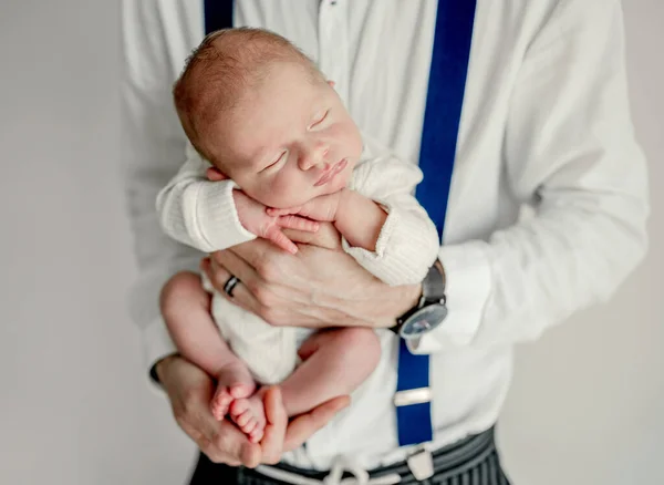 Father Holding Sleeping Newborn Baby Boy — Stock Photo, Image
