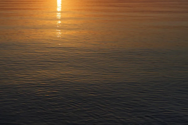 Hermoso amanecer fondo de agua de mar — Foto de Stock