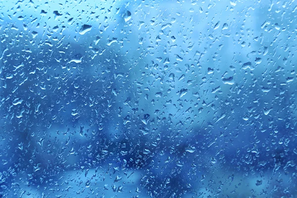 Gotas de água naturais no vidro da janela — Fotografia de Stock