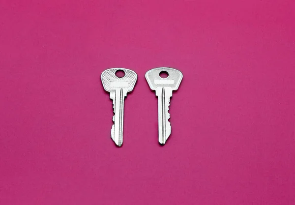 Two Silver Keys English Lock Bright Crimson Paper Background — Stock Photo, Image