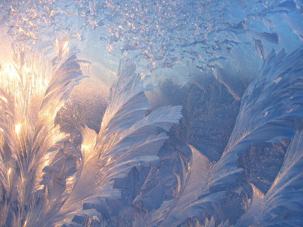 Magnifique Motif Glace Lumière Soleil Gros Plan Sur Verre Fenêtre — Photo