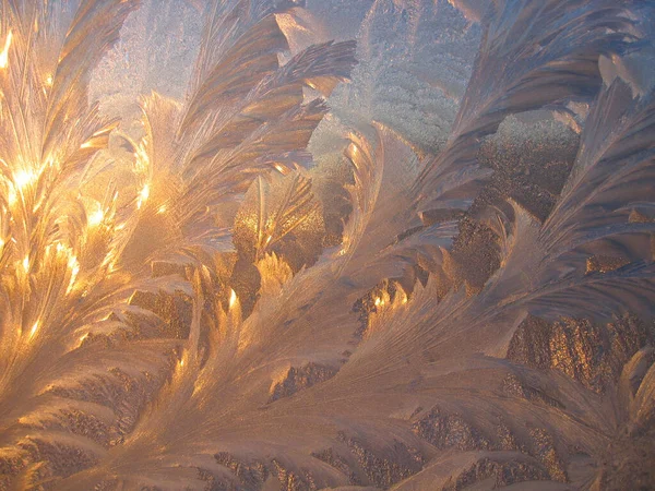 Magnifique Motif Glace Lumière Soleil Gros Plan Sur Verre Fenêtre — Photo