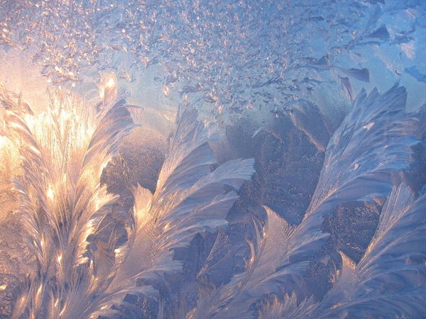 Magnifique Motif Glace Lumière Soleil Gros Plan Sur Verre Fenêtre — Photo