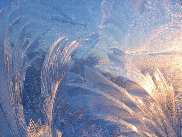 Schönes Eismuster Und Sonnenlicht Aus Nächster Nähe Auf Fensterglas Frühen — Stockfoto