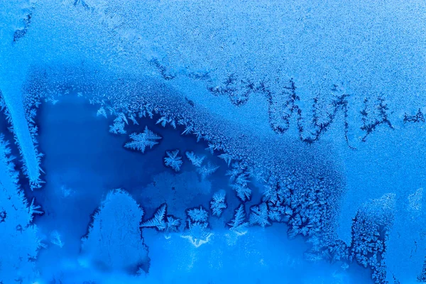 Bellissimo Modello Ghiaccio Primo Piano Sul Vetro Della Finestra Invernale — Foto Stock