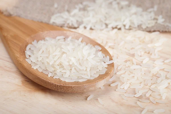 Cuchara con arroz — Foto de Stock