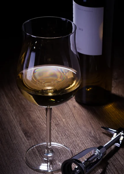 葡萄酒杯和瓶 — 图库照片