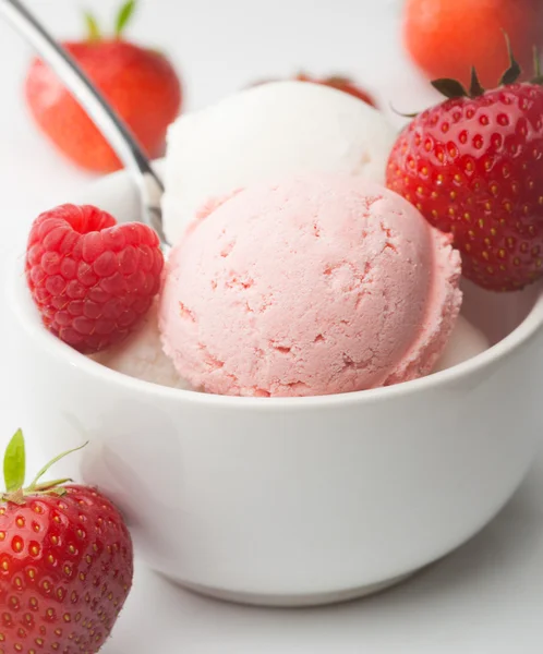 Bowl of ice-cream — Stock Photo, Image
