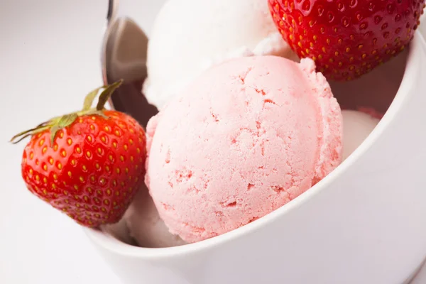 Bowl of ice-cream — Stock Photo, Image