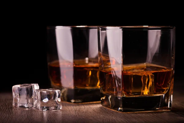 Glas mit Whiskey — Stockfoto