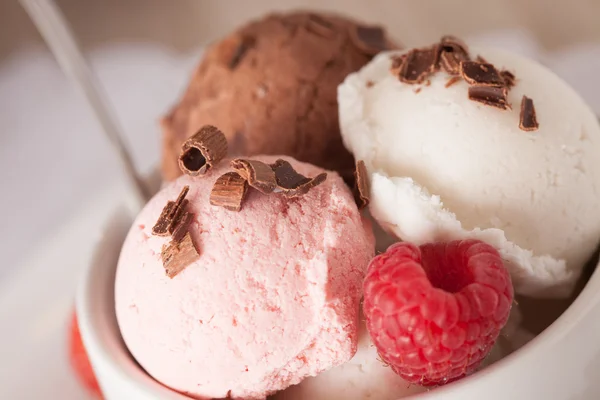 Bowl of ice-cream — Stock Photo, Image