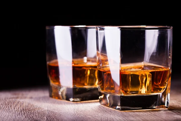 Bicchiere con whisky — Foto Stock