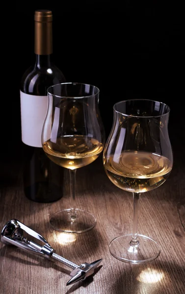 葡萄酒杯和瓶 — 图库照片