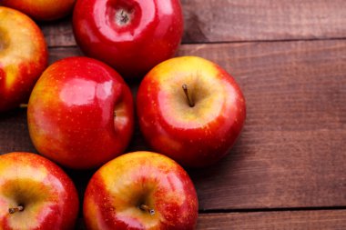 Olgun kırmızı elmalar