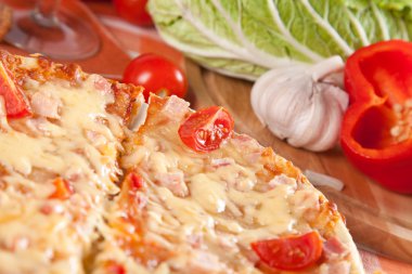 dilimlenmiş pizza