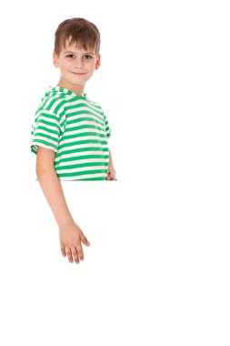 bir afiş tutan çocuk