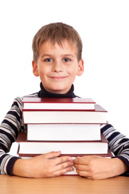 öğrenci ve bir yığın üzerinde beyaz bir arka plan izole kitap