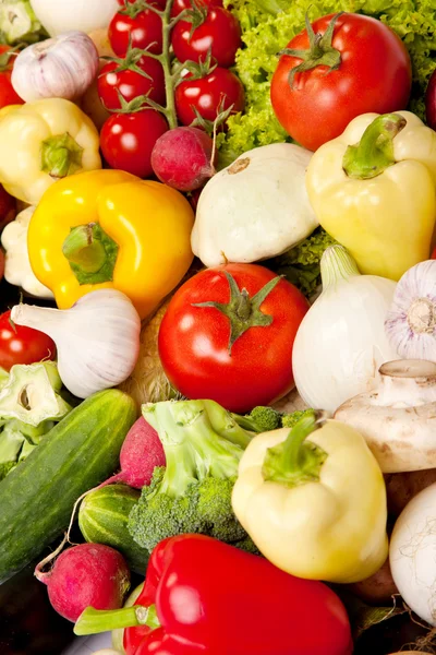 Gruppe af friske grøntsager isoleret på hvidt - Stock-foto