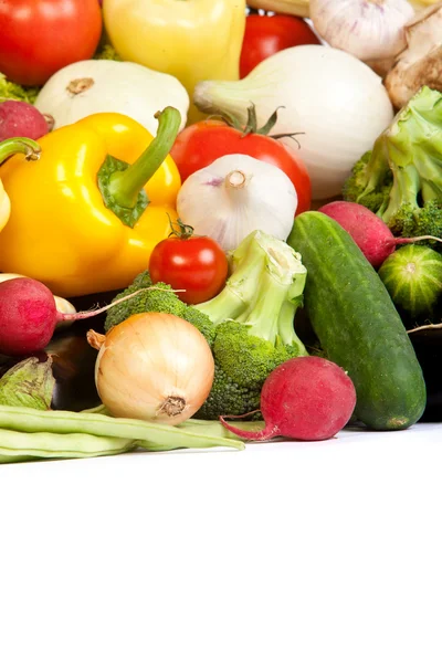 Grønnsaksgruppe isolert på hvitt – stockfoto