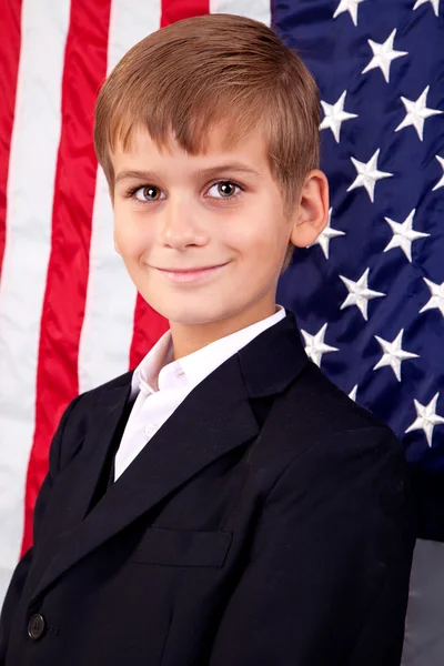 アメリカの国旗を持つ白人少年の肖像 — ストック写真