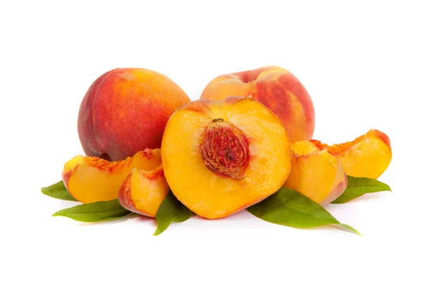 Three tasty juicy peaches with a half and slices on a white bac — Stock Photo, Image