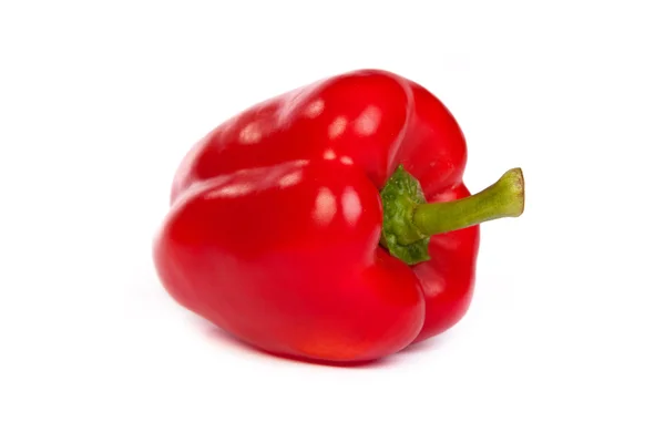 Czerwona słodka papryka na białym tle — Zdjęcie stockowe