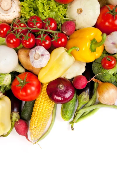 Grupo de verduras frescas aisladas en blanco —  Fotos de Stock