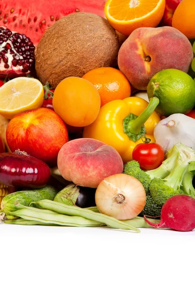 庞大集团的新鲜蔬菜和水果 — 图库照片