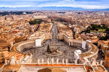 Roma, İtalya. ünlü saint peter's Meydanı şehrin Vatikan ve havadan görünümü.