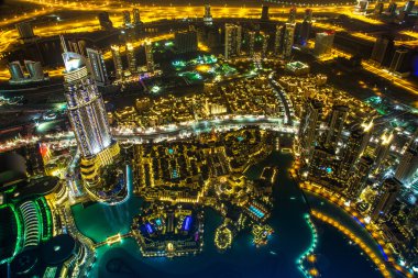 Dubai şehir merkezinde. Doğu, Birleşik Arap Emirlikleri mimarisi