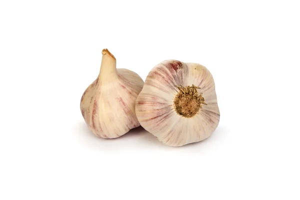 Groep garlics. een hoofden van garlics geïsoleerd — Stockfoto