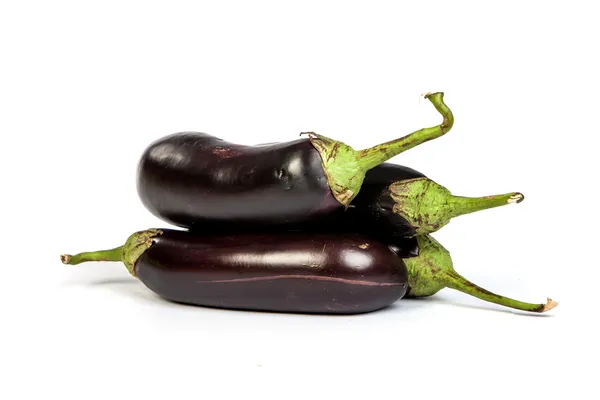 Drie grote aubergine, op witte achtergrond — Stockfoto