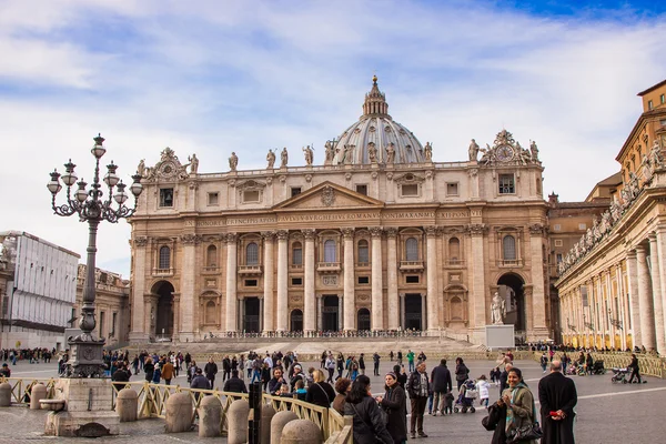 St. peter 's basilika in vatican city in rom, italien. — Stockfoto