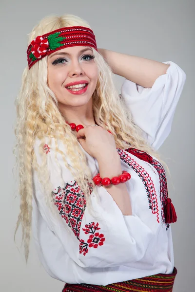 Woman wears Ukrainian national dress — Stock Photo, Image