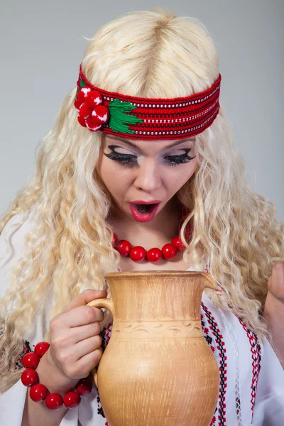 Woman wears Ukrainian national dress — Stock Photo, Image