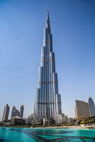 Vista sobre Burj Khalifa, Dubai, Emiratos Árabes Unidos, por la noche — Foto de Stock