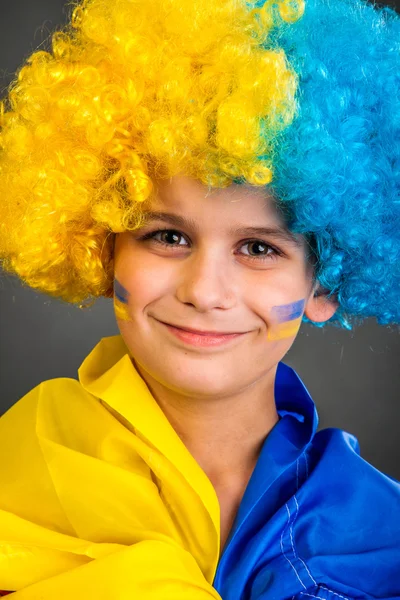 Football fan with ukrainian flag on a black background — Stock Photo, Image