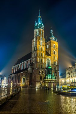 krakow, Polonya. Pazar Meydanı, gece.