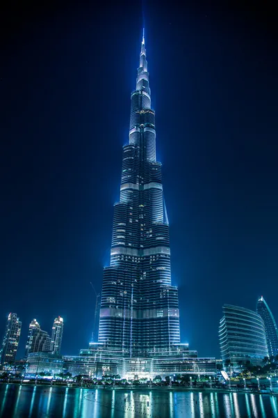 Visa på burj khalifa, dubai, Förenade Arabemiraten, på natten — Stockfoto