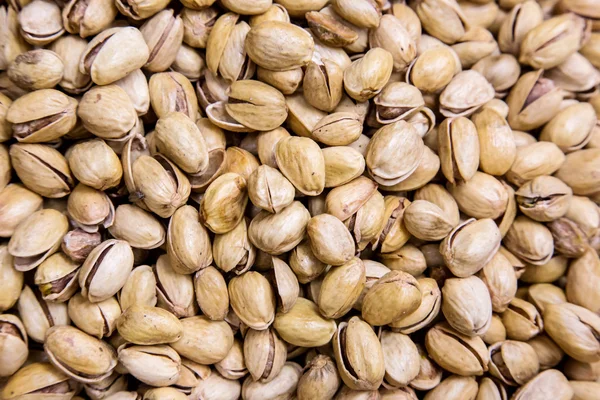 Tasty pistachio nuts in the street shop in Dubai — Stock Photo, Image