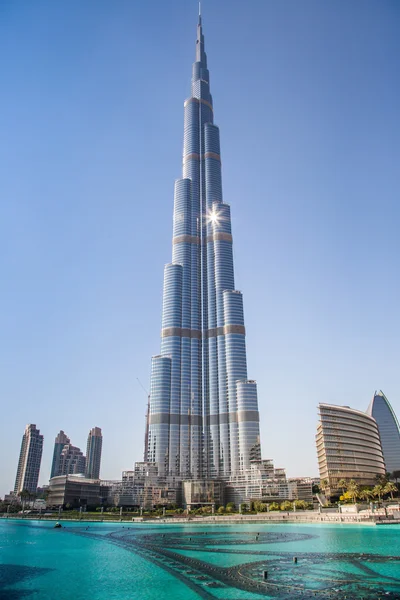 Vista sobre Burj Khalifa, Dubai, Emiratos Árabes Unidos, por la noche —  Fotos de Stock