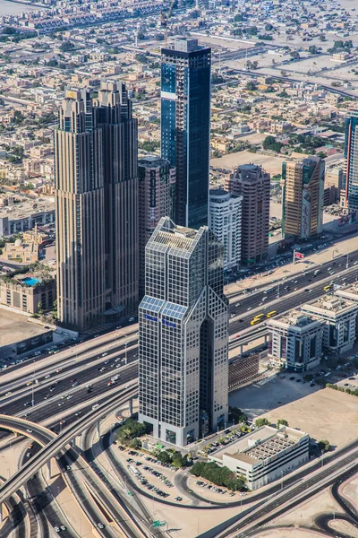 Dubai, na baixa. Leste, arquitetura dos Emirados Árabes Unidos. Aviação — Fotografia de Stock