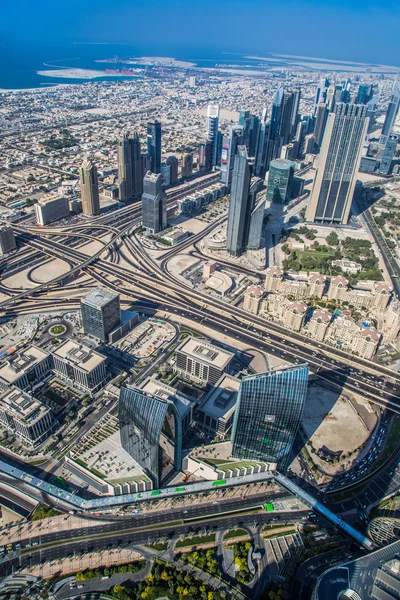 迪拜市中心。东、 联合国阿拉伯联合酋长国的体系结构。空中 — 图库照片
