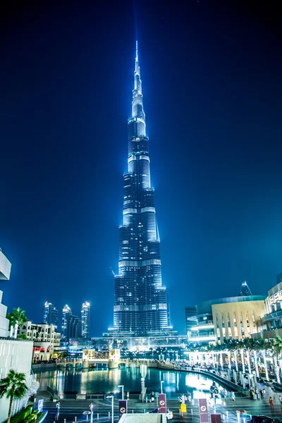 Kijk op de burj khalifa, dubai, Verenigde Arabische Emiraten, 's nachts — Stockfoto